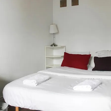 Charming 15 Apartment *